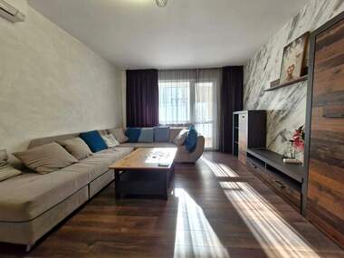 Închiriere - Apartament în Văzrajdane,  Burgas