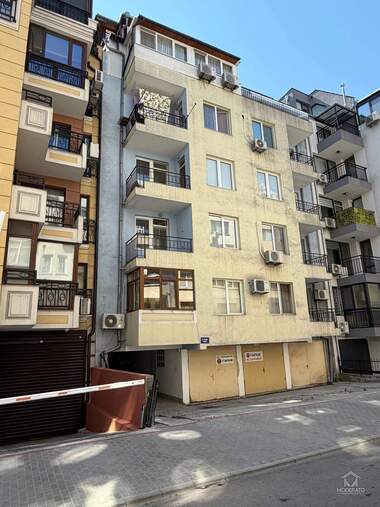 Închiriere - Apartament în Văzrajdane,  Burgas