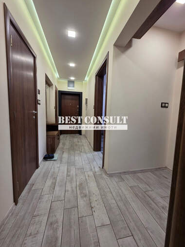 Închiriere - Apartament în Center,  Ruse