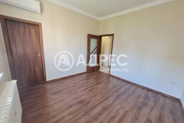 Închiriere - Apartament în Center,  Sofia