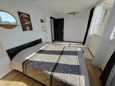Închiriere - Apartament în Lazur,  Burgas
