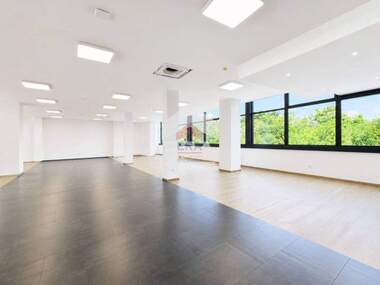 For rent - Store in Promishlena zona - Iug,  Veliko Tarnovo