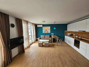 Închiriere - Apartament în Mladejki hălm,  Plovdiv