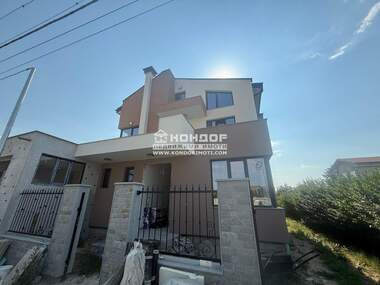 For sale - House in Skutare,  Plovdiv