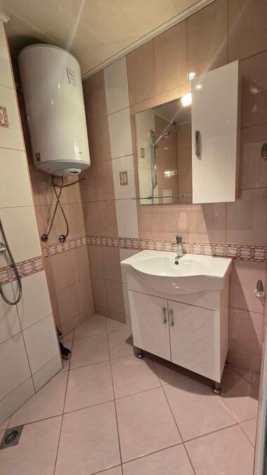Închiriere - Apartament în Văzrajdane,  Burgas