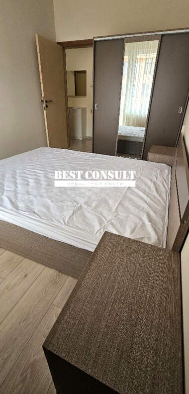 Închiriere - Apartament în Văzrajdane,  Ruse