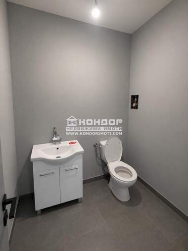 Închiriere - Magazin în Industrialna zona-Sever,  Plovdiv