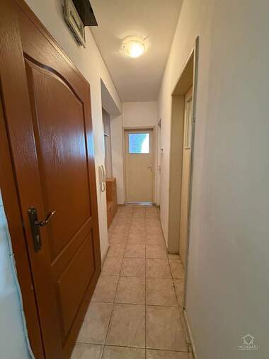 Închiriere - Apartament în Văzrajdane,  Burgas