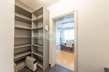 Verkauf - Büro in Elektron,  Warna