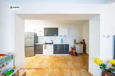 Vânzare - Apartament în Mladost,  Lovece