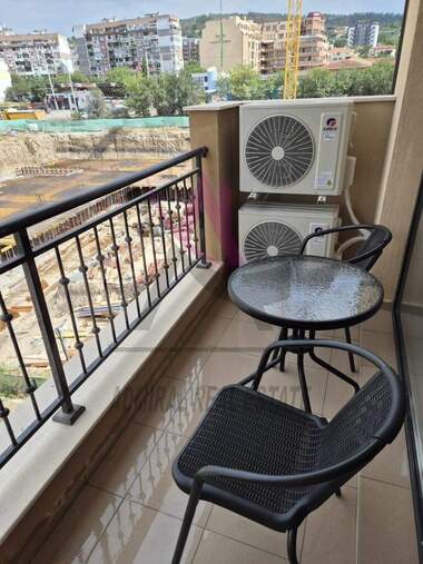 Închiriere - Apartament în Văzrajdane 1,  Varna