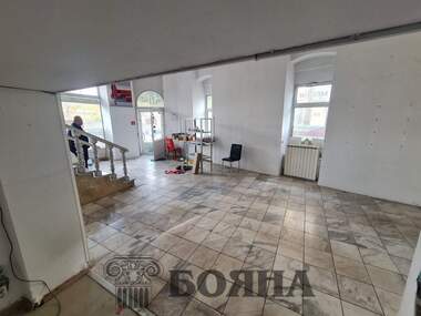 Închiriere - Salon de frumusețe/Birou/Magazin/Depozit/Restaurant/Cabinet de stomatologie în Wider Center,  Ruse