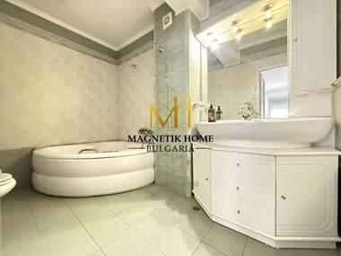 Ενοίκιο - Διαμέρισμα σε Център,  Бургас