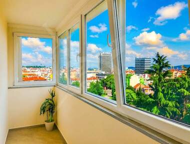 Închiriere - Apartament în Văzrajdane,  Burgas
