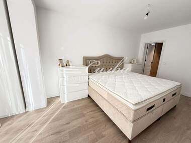 Vânzare - Apartament în Center,  Șumen