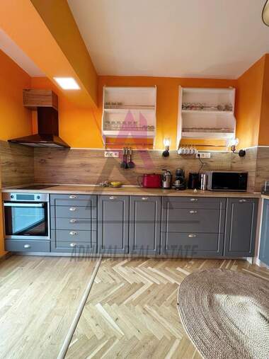 Închiriere - Apartament în Ceaîka,  Varna