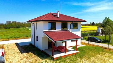 Продажба - Къща в Златитрап,  Пловдив