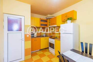 Închiriere - Apartament în Kolhozen pazar,  Varna