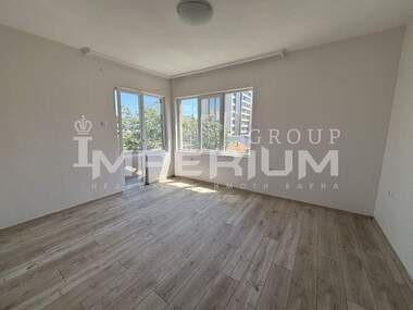 For rent - Office in Sportna zala,  Varna