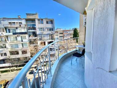 Închiriere - Apartament în Lazur,  Burgas