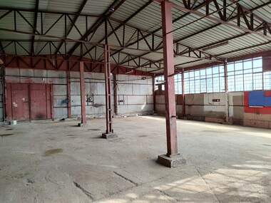 Închiriere - Spațiu industrial/Spațiu de depozitare/Depozit în Promișlena zona - Sever,  Dobrice