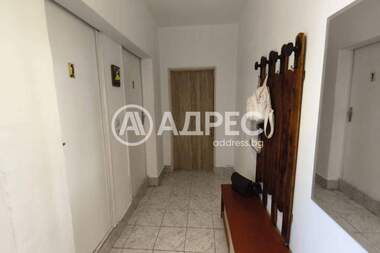 Închiriere - Apartament în Văzrajdane 1,  Varna