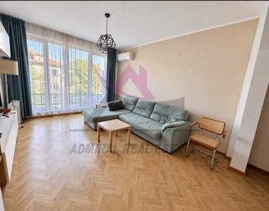 Închiriere - Apartament în Țentralna poștia,  Varna
