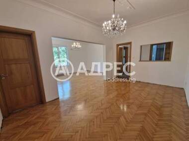 Kira - Apartman olarak Oborishte,  Sofia