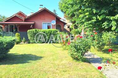 For sale - House in Petarch,  Sofia Oblast