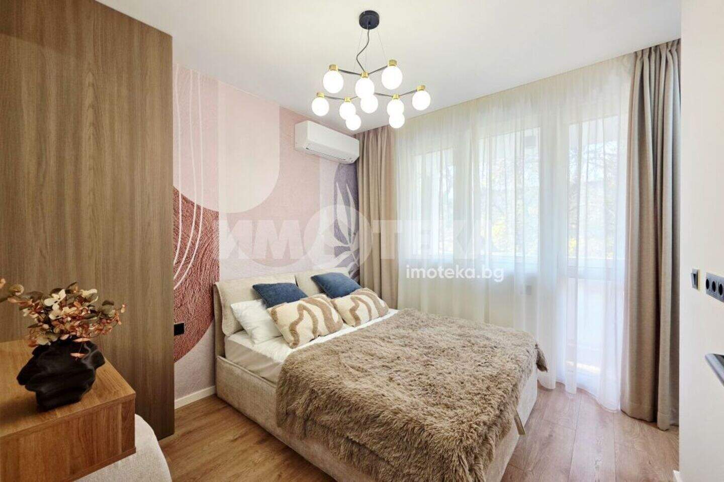 Тристаен Апартамент в Изток, София – снимка 3