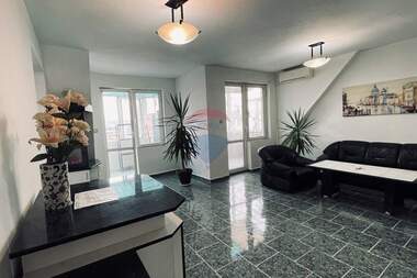 For rent - Apartment in Operata,  Varna