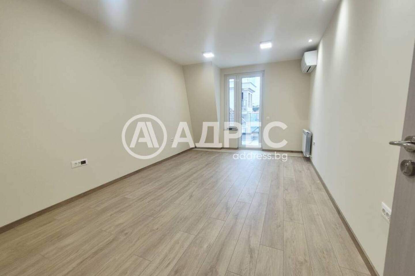 Γραφείο σε Τσενταρ, Βαρνα – φωτογραφία 8