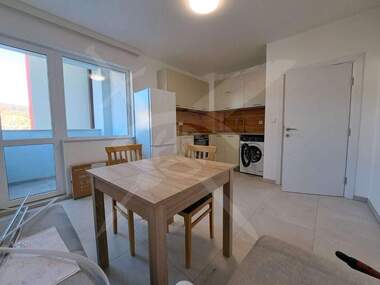 Închiriere - Apartament în Levski,  Varna