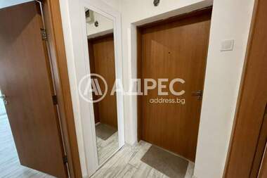 Închiriere - Apartament în Kolhozen pazar,  Varna