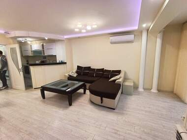 Închiriere - Apartament în Lazur,  Burgas