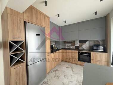Închiriere - Apartament în Ceaîka,  Varna