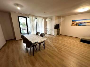 Închiriere - Apartament în Kolhozen pazar,  Varna