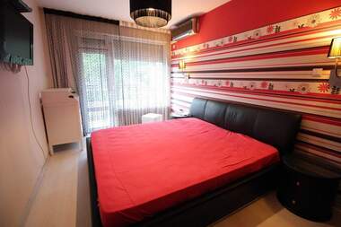 Închiriere - Apartament în Văzrajdane,  Burgas