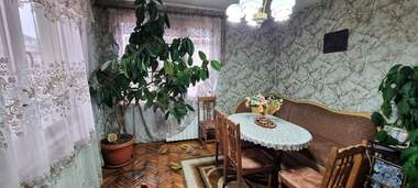 Vânzare - Etaj din casă în Dobrovski,  Razgrad