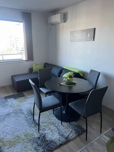 Închiriere - Apartament în Văzrajdane,  Burgas