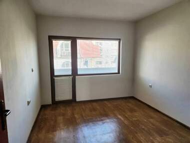 Vânzare - Apartament în Liuben Karavelov,  Haskovo