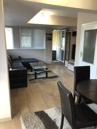 Închiriere - Apartament în Sădiîski,  Plovdiv