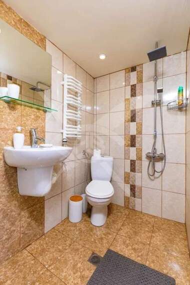 Închiriere - Etaj din casă în Stariat grad,  Plovdiv