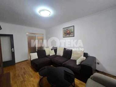 Închiriere - Apartament în Zona B-18,  Sofia