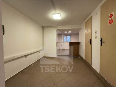 Miete - Büro/Laden/Lager/Schönheitssalon in Center,  Sovia