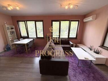 Închiriere - Apartament în Hristo Smirnenski,  Plovdiv