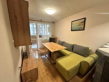 Închiriere - Apartament în Văzrajdane,  Burgas