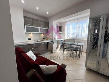 Închiriere - Apartament în Țveten kvartal,  Varna
