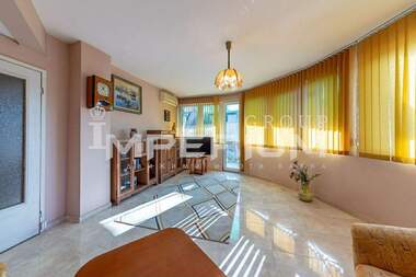 For sale - Apartment in Liatno kino Trakia,  Varna