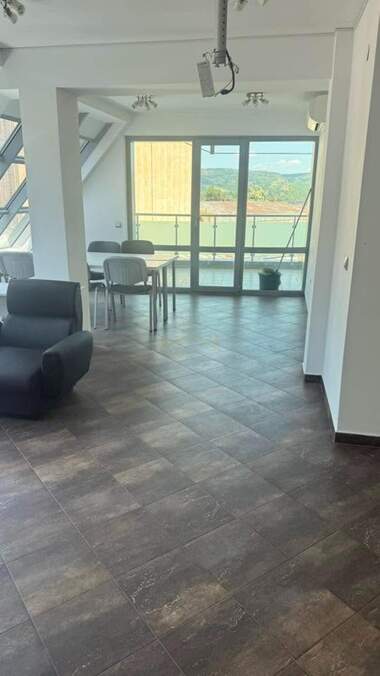 Miete - Büro/Schönheitssalon in Zentar,  Weliko Tarnowo